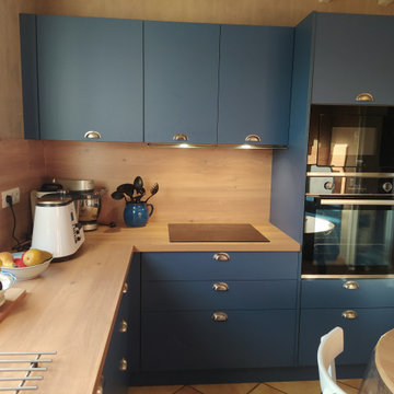 Conception et réalisation d'une cuisine classique bleue