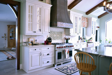Kitchen - kitchen idea in Miami