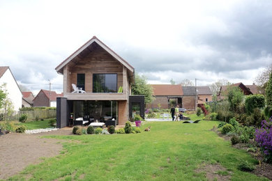 Inspiration pour une façade de maison design.