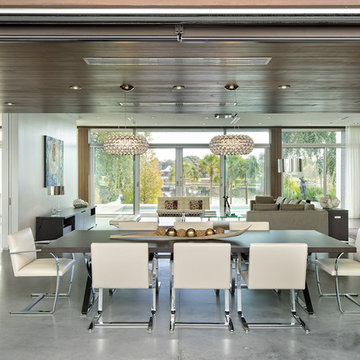 Lake House Residence