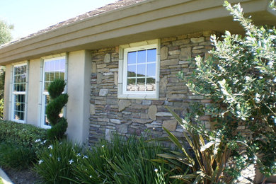 Mid-sized traditional multicolored one-story mixed siding exterior home idea in Los Angeles with a shingle roof
