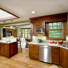 Lan: no natural light to kitchen that is in the center of house