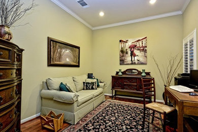 Transitional home design photo in Austin
