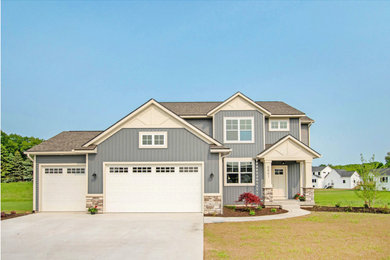Example of an exterior home design in Grand Rapids