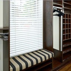 Walk-in Closets 6 - Clothing Valets And Suit Stands