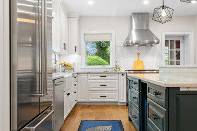 Kitchen - traditional kitchen idea in Baltimore