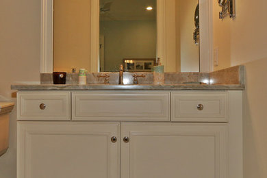Example of a bathroom design in Little Rock