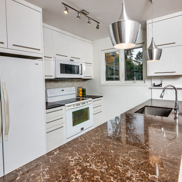 Kitchen contemporary - Cuisine contemporaine à Prévost