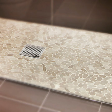 Modern Shower using central located drain