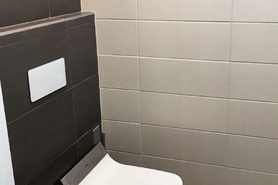 Example of a minimalist bathroom design in Denver