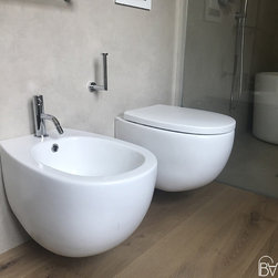 Sospesi tra linee morbide - Toilets