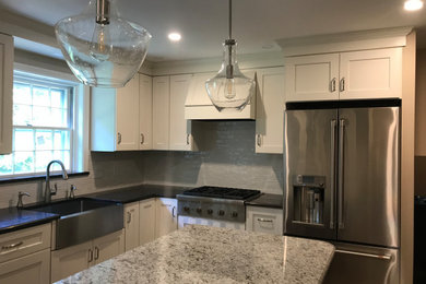 Transitional kitchen photo in Philadelphia