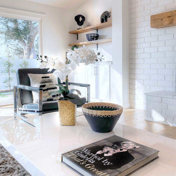 Distinctively Modern in Woodland Hills