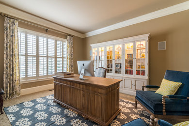 Elegant home office photo in Atlanta