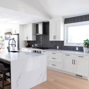 White Transitional Kitchen without Fewer Upper Cabinet