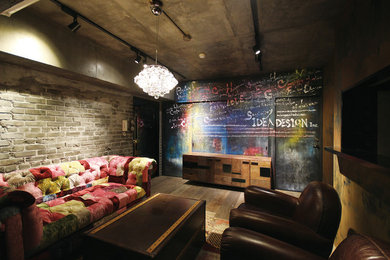 This is an example of an industrial living room in Yokohama.