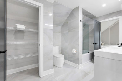 Inspiration for a modern bathroom remodel in Columbus