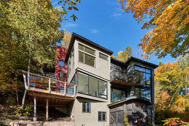 Inspiration for a rustic balcony remodel in Ottawa