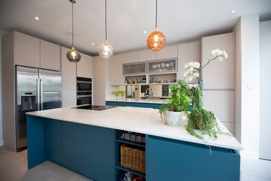 Photo of a large contemporary kitchen in London.