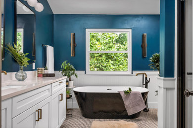 Example of a transitional bathroom design in Nashville