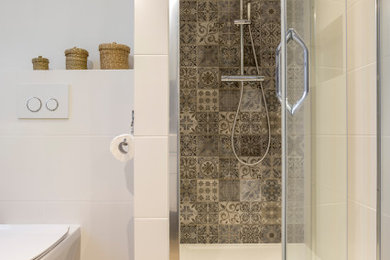 Bathroom - cottage bathroom idea in Los Angeles