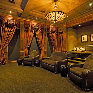 Idées déco pour une salle de cinéma méditerranéenne fermée avec un sol vert.