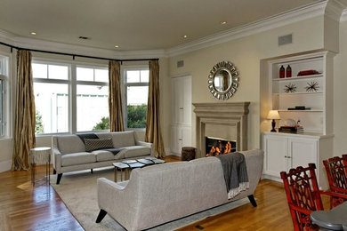 Example of a transitional living room design in San Francisco