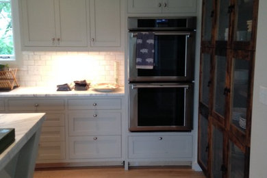 Kitchen photo in Richmond
