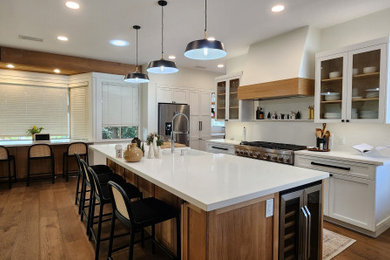 Kitchen - contemporary kitchen idea in Phoenix