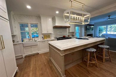 Example of a kitchen design in Atlanta