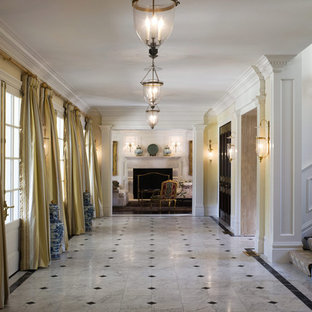 Idéer för vintage hallar, med beige väggar, marmorgolv och flerfärgat golv