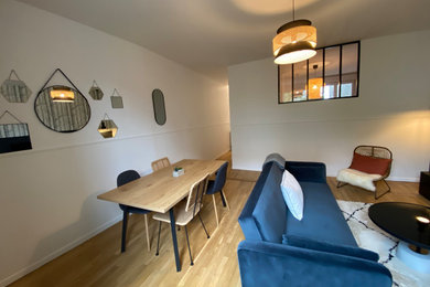 Cette image montre une salle à manger minimaliste.