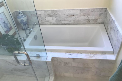 Inspiration for a transitional bathroom remodel in Los Angeles