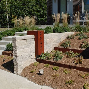 Contemporary Indianapolis Side Yard