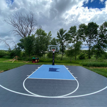 Blaine Outdoor Game Court