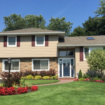 East Islip Siding - Tuscan Clay with Plum Creek Ledgestone & Weathered Wood Roof
