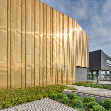 goldene metall fassade