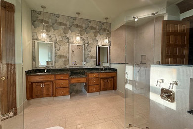 Example of a bathroom design in Dallas