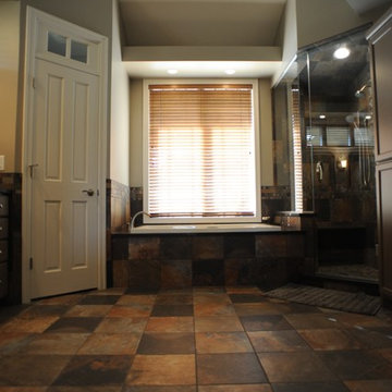Tub/shower wall