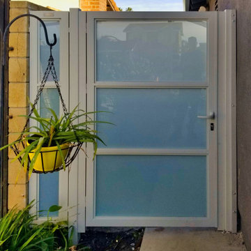 Beautiful Opaque White Aluminum Glass Entry Gate
