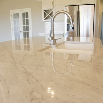 Tailor-made and Transitional White Kitchen. - Geneseo, IL