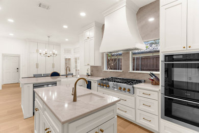 Example of a kitchen design in Dallas