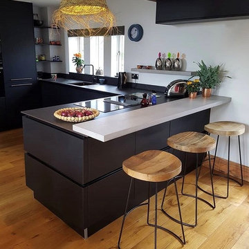 Handle-less Black with Copper accents