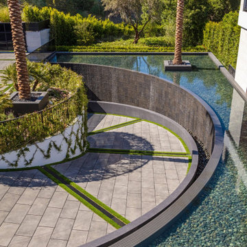 Bundy Drive Brentwood, Los Angeles modern luxury home circular driveway with pon