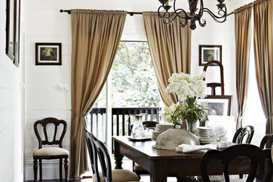 This is an example of a traditional dining room in Melbourne.