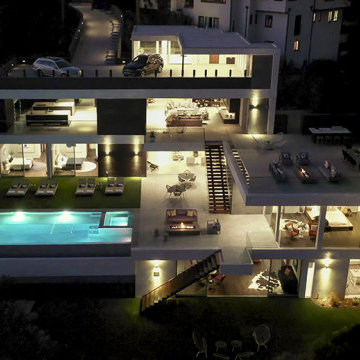 Los Tilos Hollywood Hills luxury home with floor to ceiling glass walls on every
