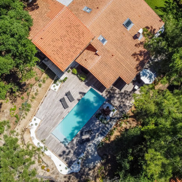 PISCINE SOUS LES PINS