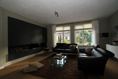Example of a minimalist living room design in Amsterdam