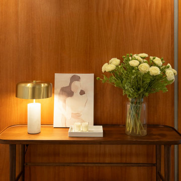 Entrance Hall Wood Console and Table Lamp, Paço de Arcos