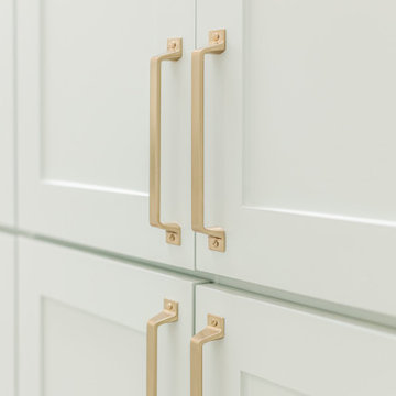 Love It Or Leave It | Transitional Primary Bathroom